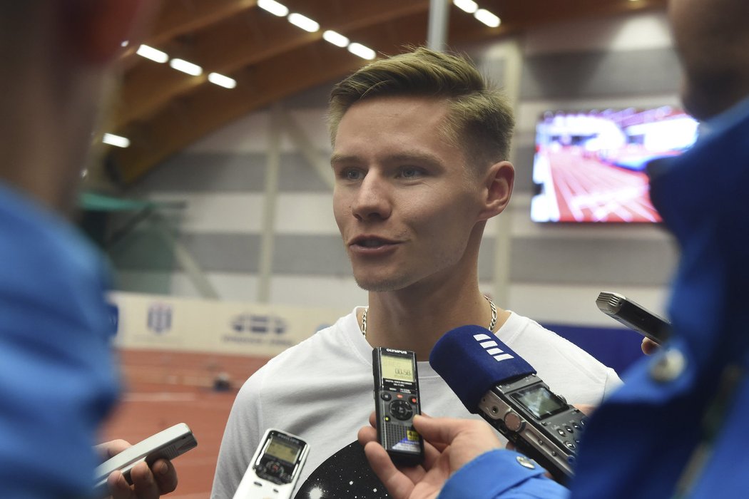 Pavel Maslák hovoří s novináři před ostravským mítinkem Czech Indoor Gala