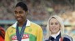 Caster Semenyaová se zlatou medailí z osmistovky