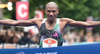 Pražský maraton vyhrál Keňan, překonal 13 let starý rekord. Boj i o české tituly