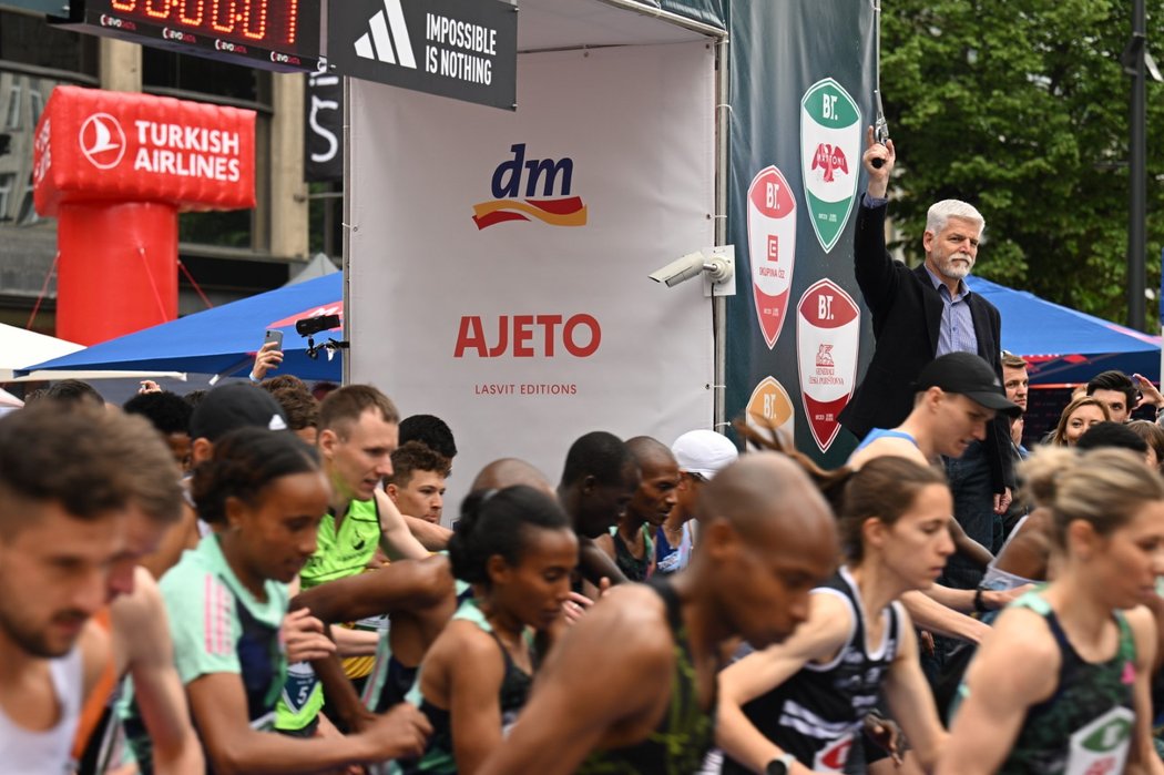 Prezident Petr Pavel odstartoval Pražský maraton