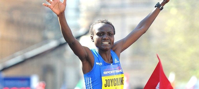 Keňanka Joyciline Jepkosgei vytvořila na Pražském půlmaratonu světový rekord