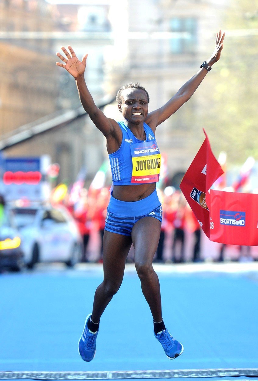 Keňanka Joyciline Jepkosgei vytvořila na Pražském půlmaratonu světový rekord