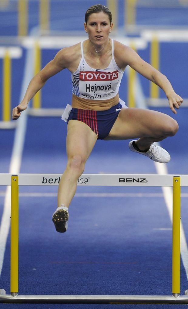 Zuzana Hejnová v rozběhu na 400 m překážek Zuzana Hejnová v rozběhu na 400 m překážek