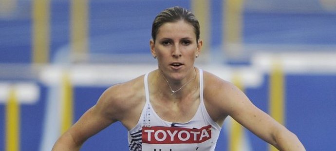 Zuzana Hejnová v rozběhu na 400 m překážek