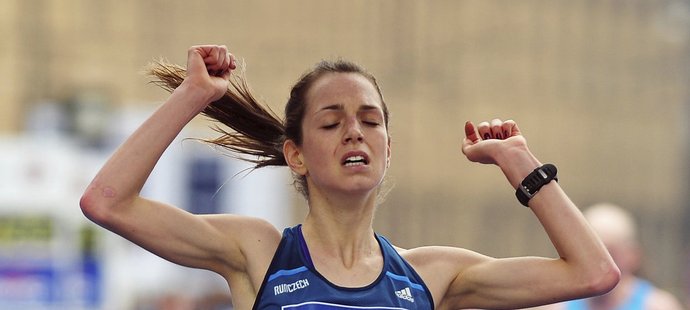 Osmnáctiletá Anežka Drahotová skončila na pražském půlmaratonu jedenáctá v čase 1:14:25 hodiny