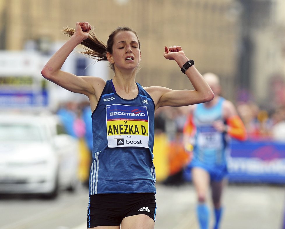 Osmnáctiletá Anežka Drahotová skončila na pražském půlmaratonu jedenáctá v čase 1:14:25 hodiny