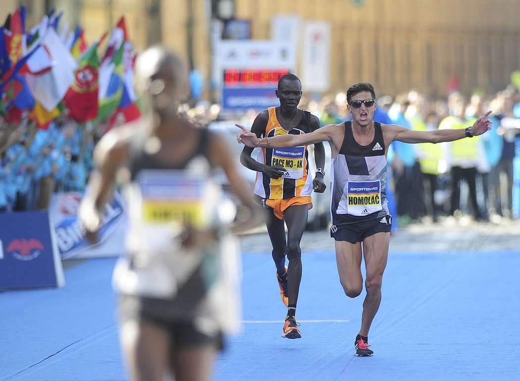 Nejlepší z českých závodníků v cíli pražského půlmaratonu Jiří Homoláč