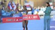 Vítězka pražského půlmaratonu mezi ženami Violah Jepchumbaová z Keni překonala traťový rekord