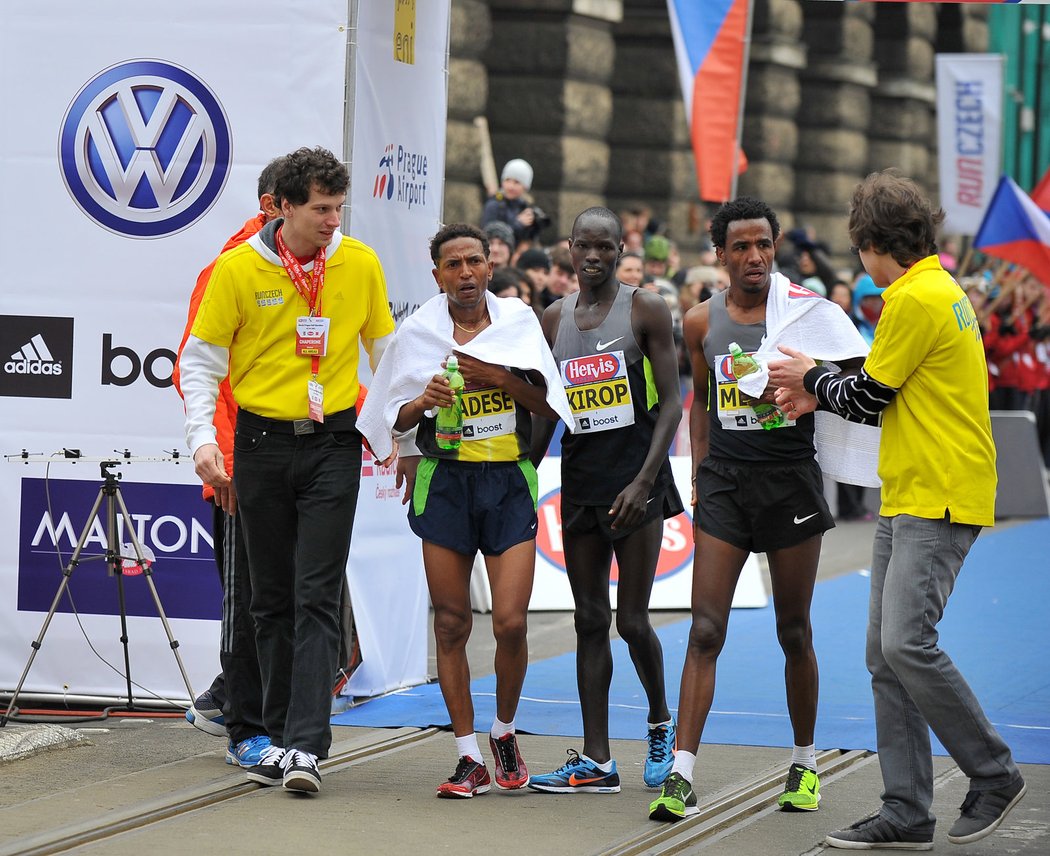 Vítěz Zersenay Tadese v cíli