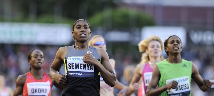 Caster Semenyaová popírá zprávy o svém těhotenství i o svém vztahu s Violet Raseboyaovou