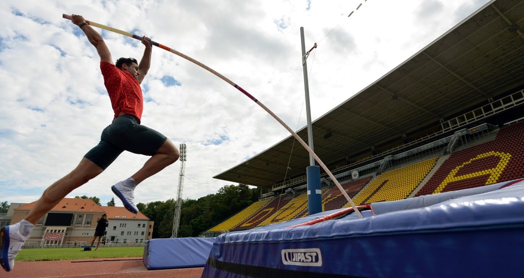 Český atlet Jan Kudlička při přípravě na olympiádu v roce 2016