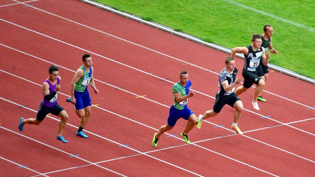 Ján Volko (čtvrtý zleva) patří mezi velké atletické naděje