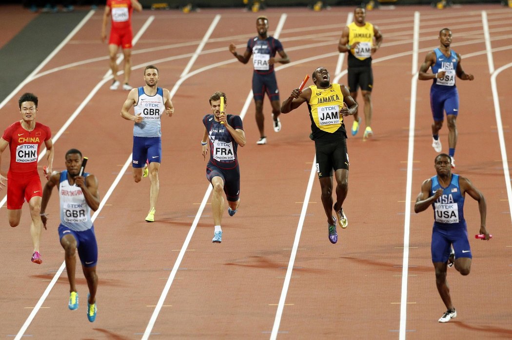 Smolná štafeta pro Jamajku, největší hvězda Usain Bolt se zranil