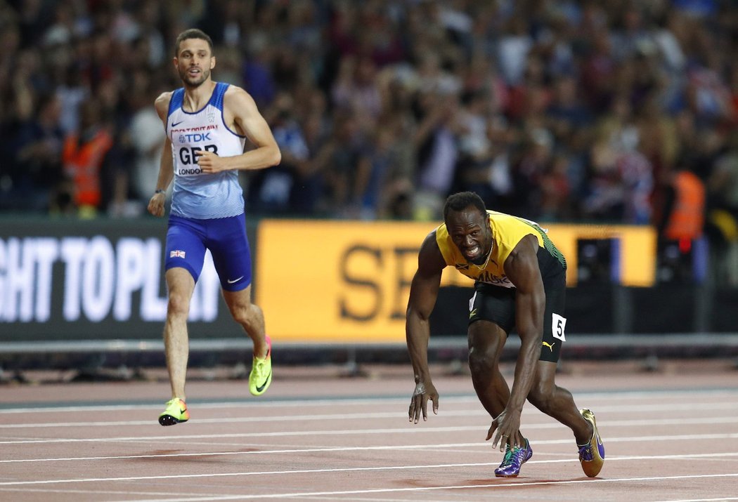 Zraněný Usain Bolt při závodě 4x100m