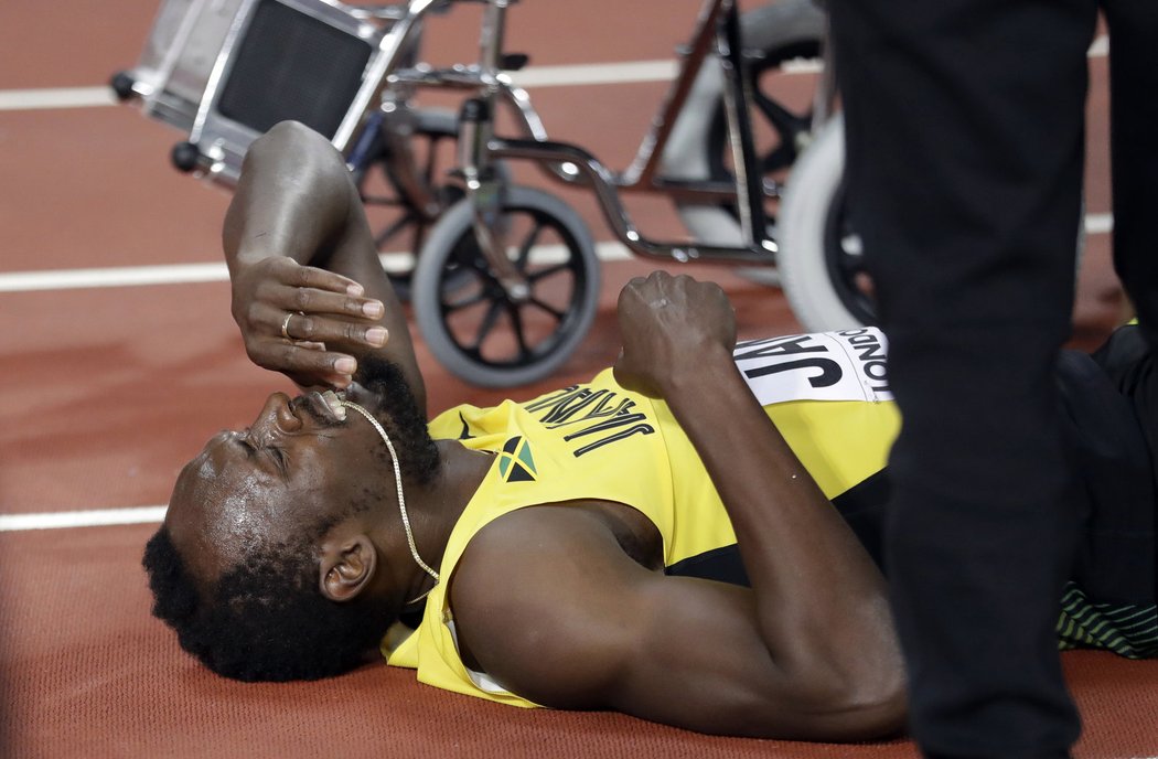 Atletická hvězda Usain Bolt v bolestech