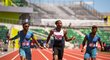 Americký talent na sprinterských tratích, osmnáctiletý Erriyon Knighton (uprostřed)