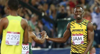 Rekordman Bolt má za sebou vítězný debut, dovedl štafetu do finále