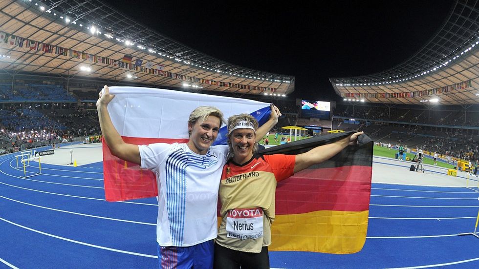 Barbora Špotáková pózuje s Němkou Steffi Neriusovou