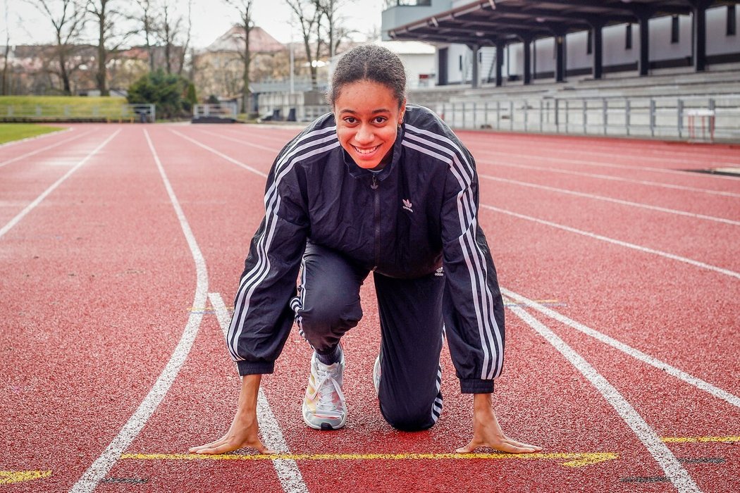 Talentovaná atletka Lurdes Gloria Manuel, jejíž matka pochází z Ruska a tatínek z Angoly, se představí na mistrovství republiky v Táboře