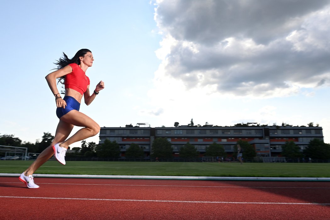 Kristiina Mäki si v Tokiu posouvala osobní rekordy, jaká je její atletická i osobní cesta?
