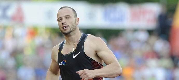 Hon na beznohého atleta Pistoriuse postrádá smysl, se zdravými by měl dál závodit