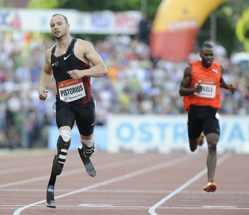 Hon na beznohého atleta Pistoriuse postrádá smysl, se zdravými by měl dál závodit