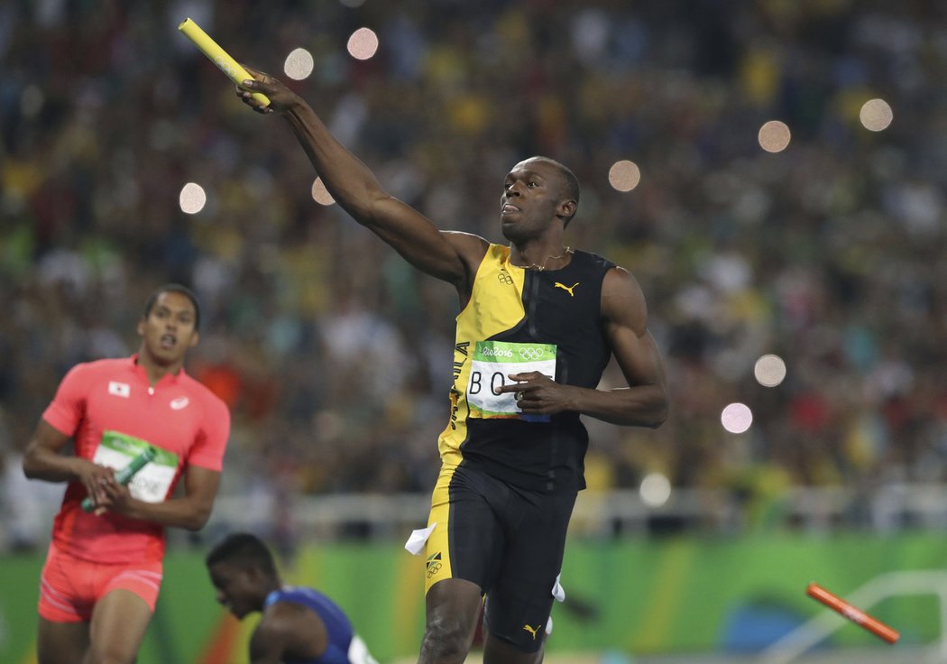 Usain Bolt zdraví po svém dalším triumfu diváky