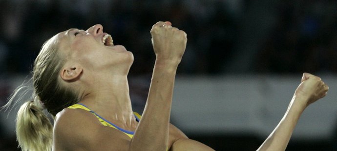 Kajsa Bergqvistová se raduje z titulu mistryně světa v roce 2005