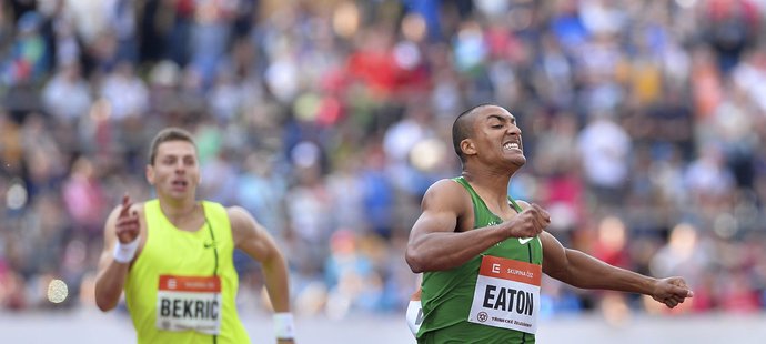 Desetibojařský šampion Ashton Eaton se v roce 2014 představil i na Zlaté tretře, kde si zaběhl 400 metrů překážek
