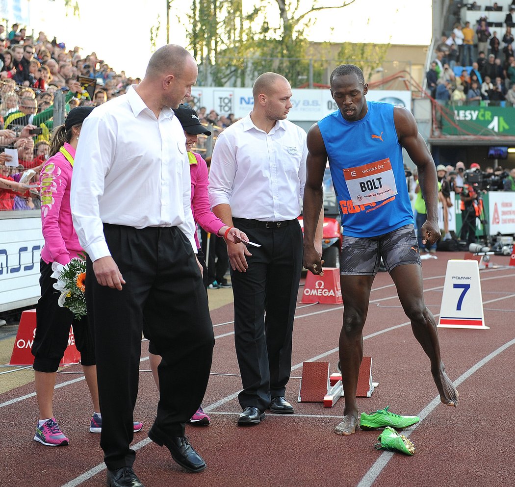 Bolt se zul ihned po doběhu do cíle