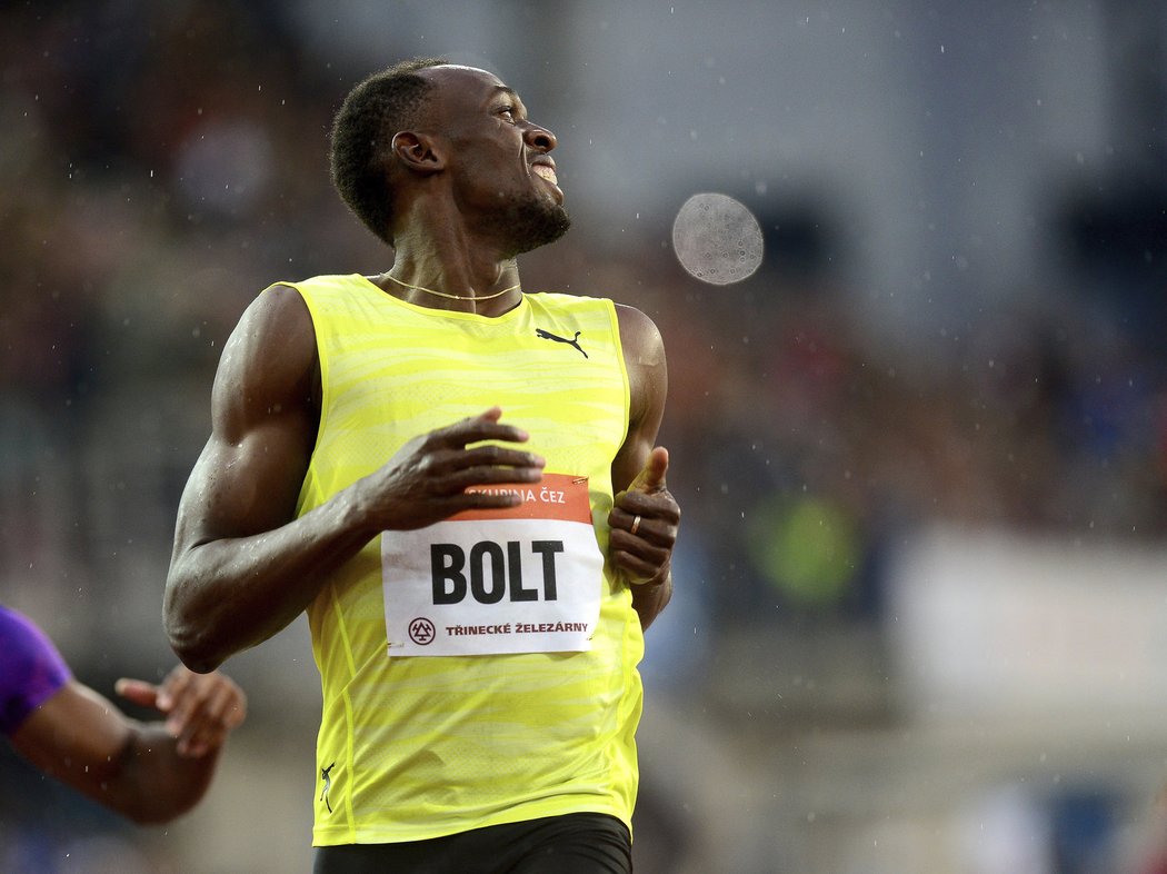 Vítěz běhu na 200 metrů Usain Bolt z Jamajky.