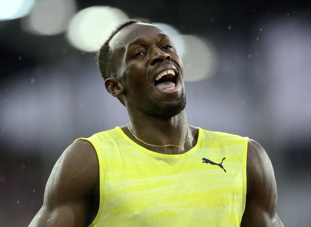 Vítěz běhu na 200 metrů Usain Bolt z Jamajky.