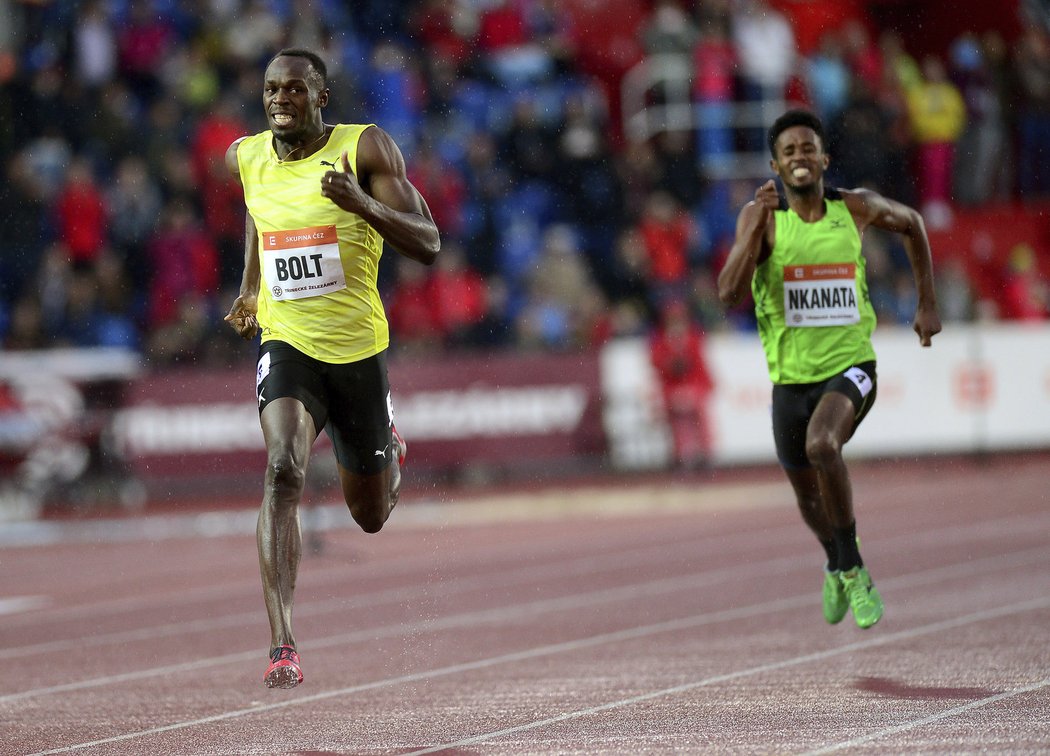 Usain Bolt finišuje na Zlaté tretře