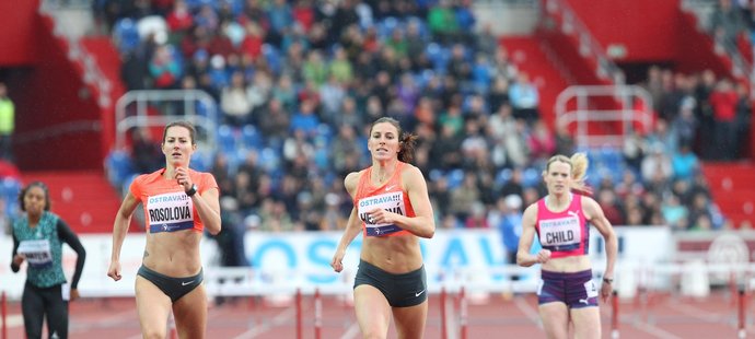 Překážkový závod na 400 metrů vyhrála Hejnová, Rosolová skončila druhá