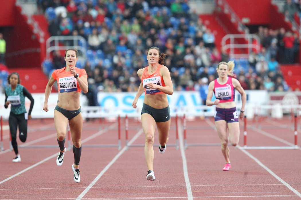 Překážkový závod na 400 metrů vyhrála Hejnová, Rosolová skončila druhá