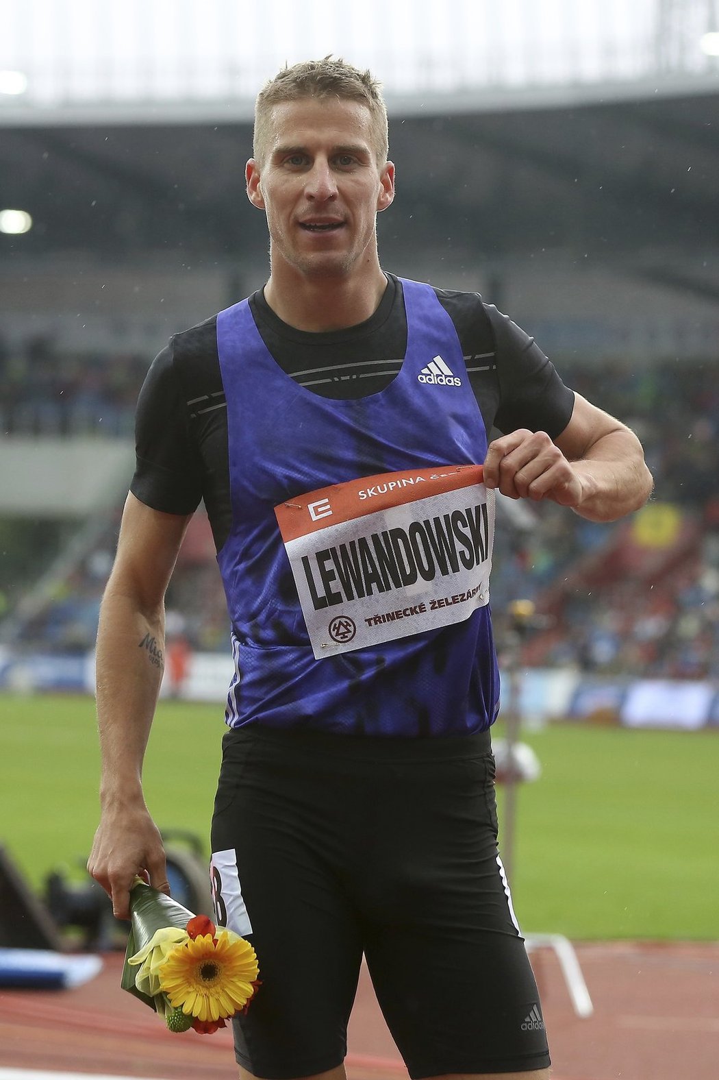 Vítěz běhu na 1000 metrů Marcin Lewandowski z Polska.