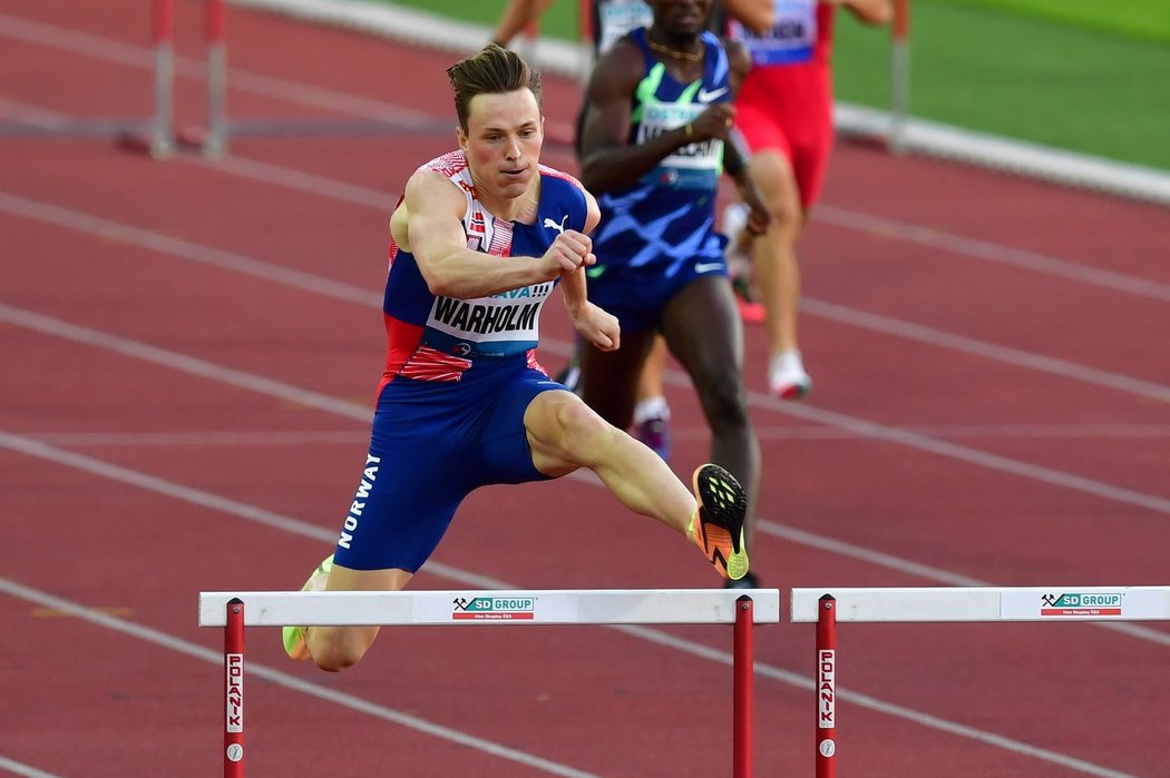 Karsten Warholm vyhrál na Zlaté tretře v Ostravě závod na 400 m překážek, ale na světový rekord nedosáhl