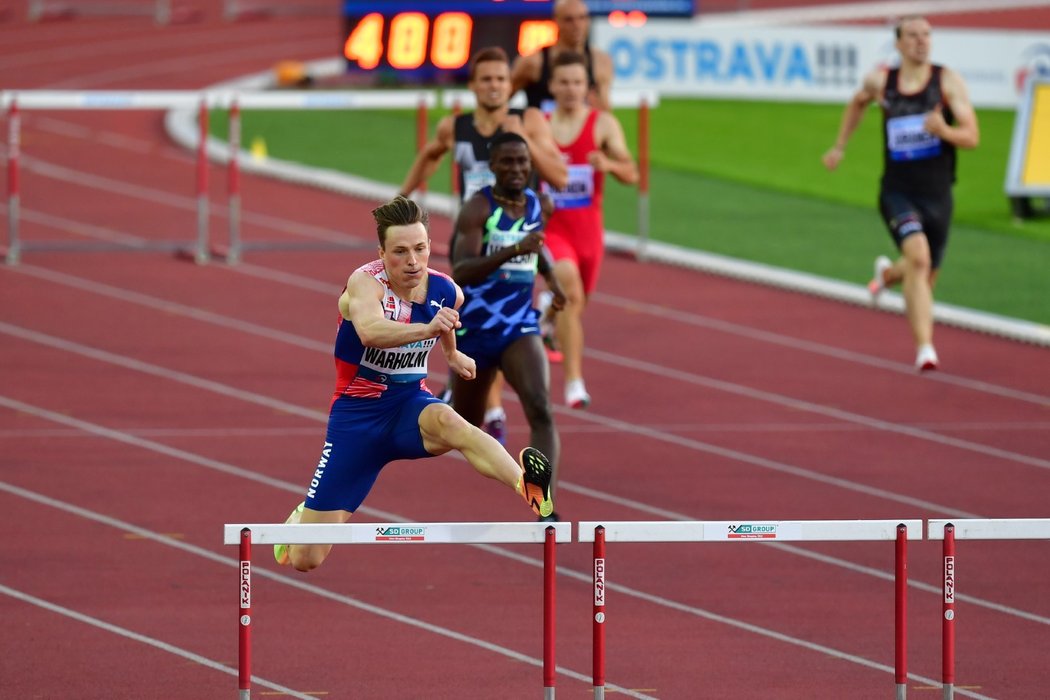 Karsten Warholm vyhrál na Zlaté tretře v Ostravě závod na 400 m překážek, ale na světový rekord nedosáhl