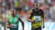 Usain Bolt při svém posledním startu na Zlaté tretře do poslední chvíle bojoval s Kubáncem Yunierem Pérezem (vlevo)