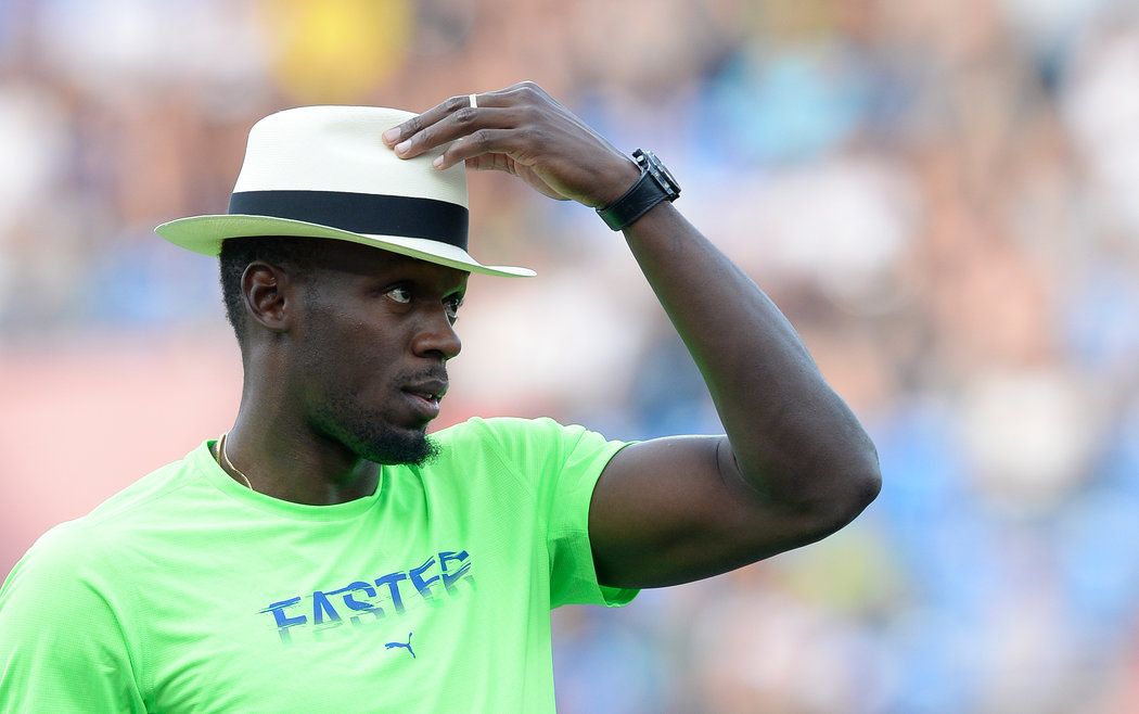 Usain Bolt vyfasoval na slavnostní zahájení tretry klobouček, aby si mohl konečně užít slunečné a teplé počasí