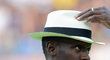 Usain Bolt vyfasoval na slavnostní zahájení tretry klobouček, aby si mohl konečně užít slunečné a teplé počasí