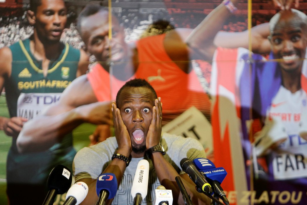 Usain Bolt a jedna z jeho grimas na tiskové konferenci před Zlatou tretrou