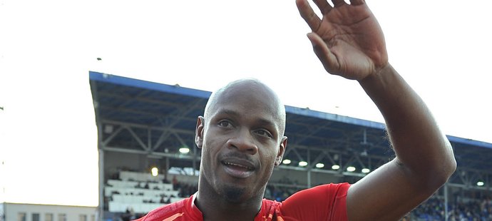 Asafa Powell zdraví ostravské publikum, na Zlatou tretru se vrátí i letos...