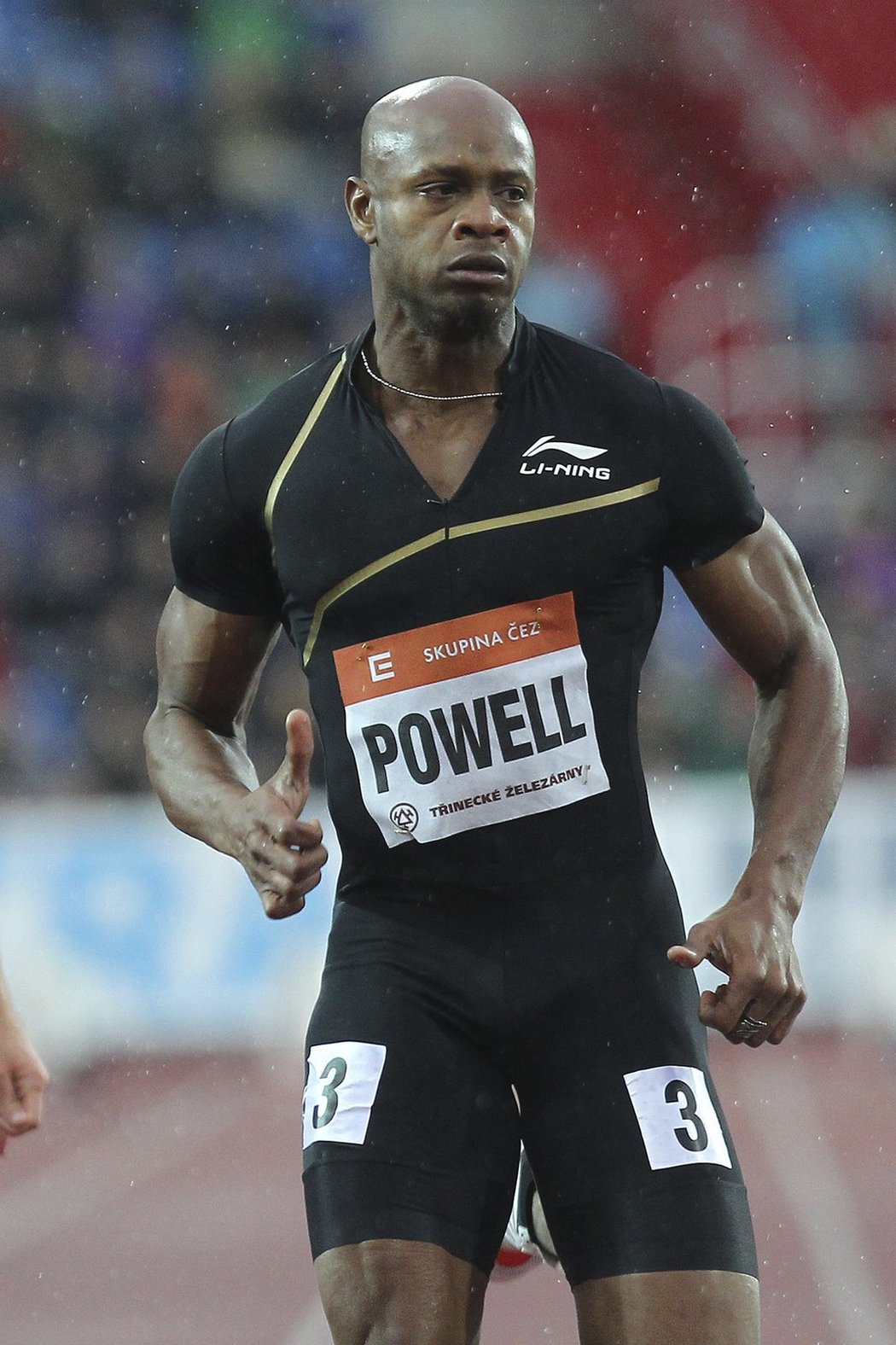 Vítěz běhu na 100 metrů Asafa Powell z Jamajky.