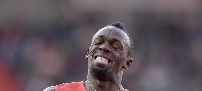 Usain Bolt vítězně probíhá cílem Zlaté tretry, poprvé v sezoně se dostal na stovce pod 10 vteřin. O dvě setiny.