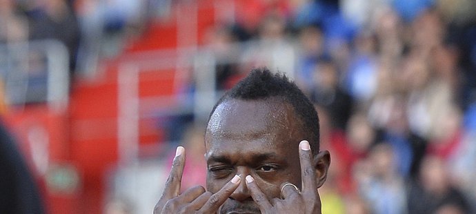 Usain Bolt a jeho vítězné gesto na Zlaté tretře v Ostravě