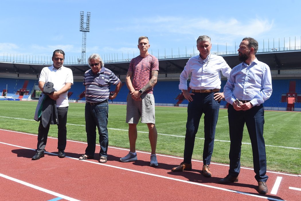 V areálu Městského stadionu Ostrava se konala tisková konference k 57. ročníku atletického mítinku Zlatá tretra Ostrava