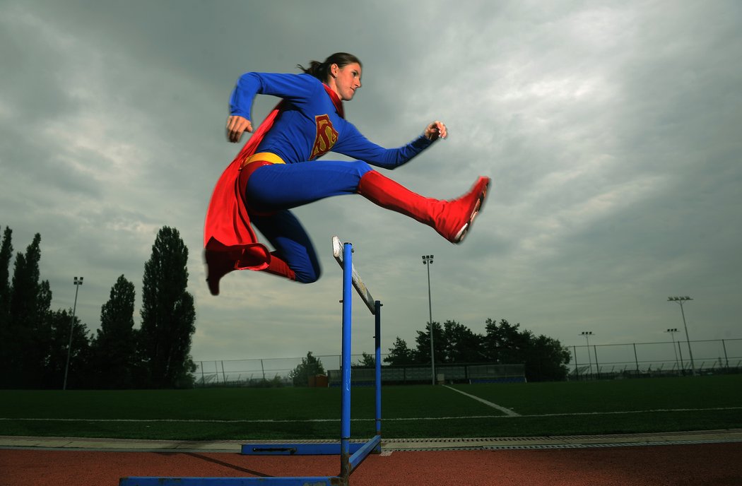 2013. Superman létá přes mrakodrapy, Zuzana Hejnová zase přes překážky.