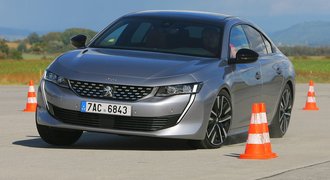 Vzhůru do akce. Peugeot 508 útočí na city a bojuje o prestiž