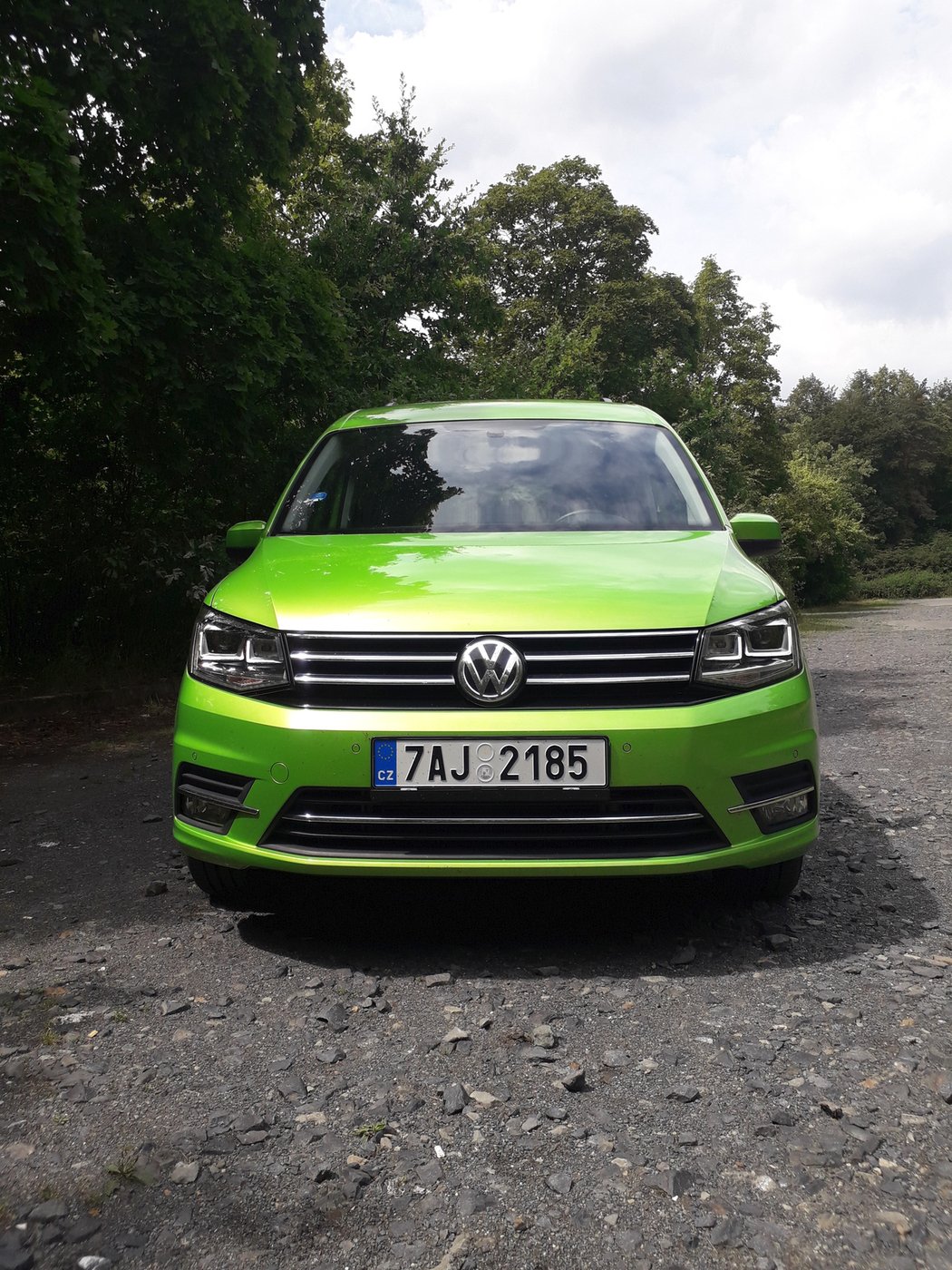 Volkswageny se v posledních letech prezentují přísně vyhlížejícími světlomety
